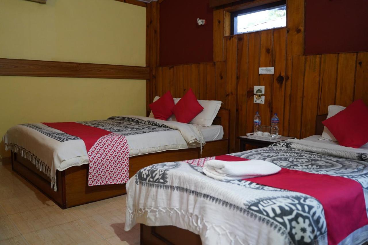 Chitwan Riverside Resort 索拉哈 外观 照片