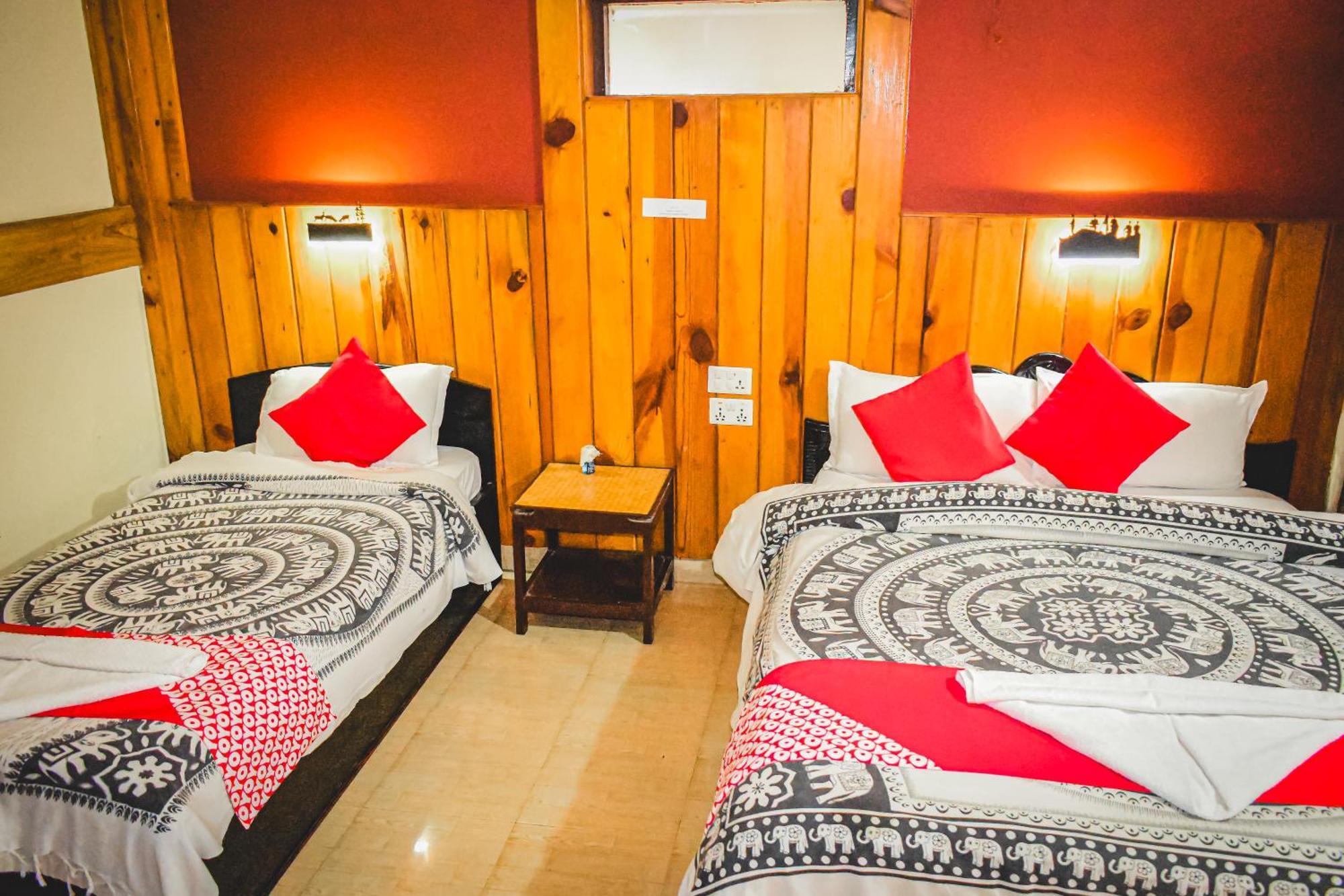 Chitwan Riverside Resort 索拉哈 外观 照片