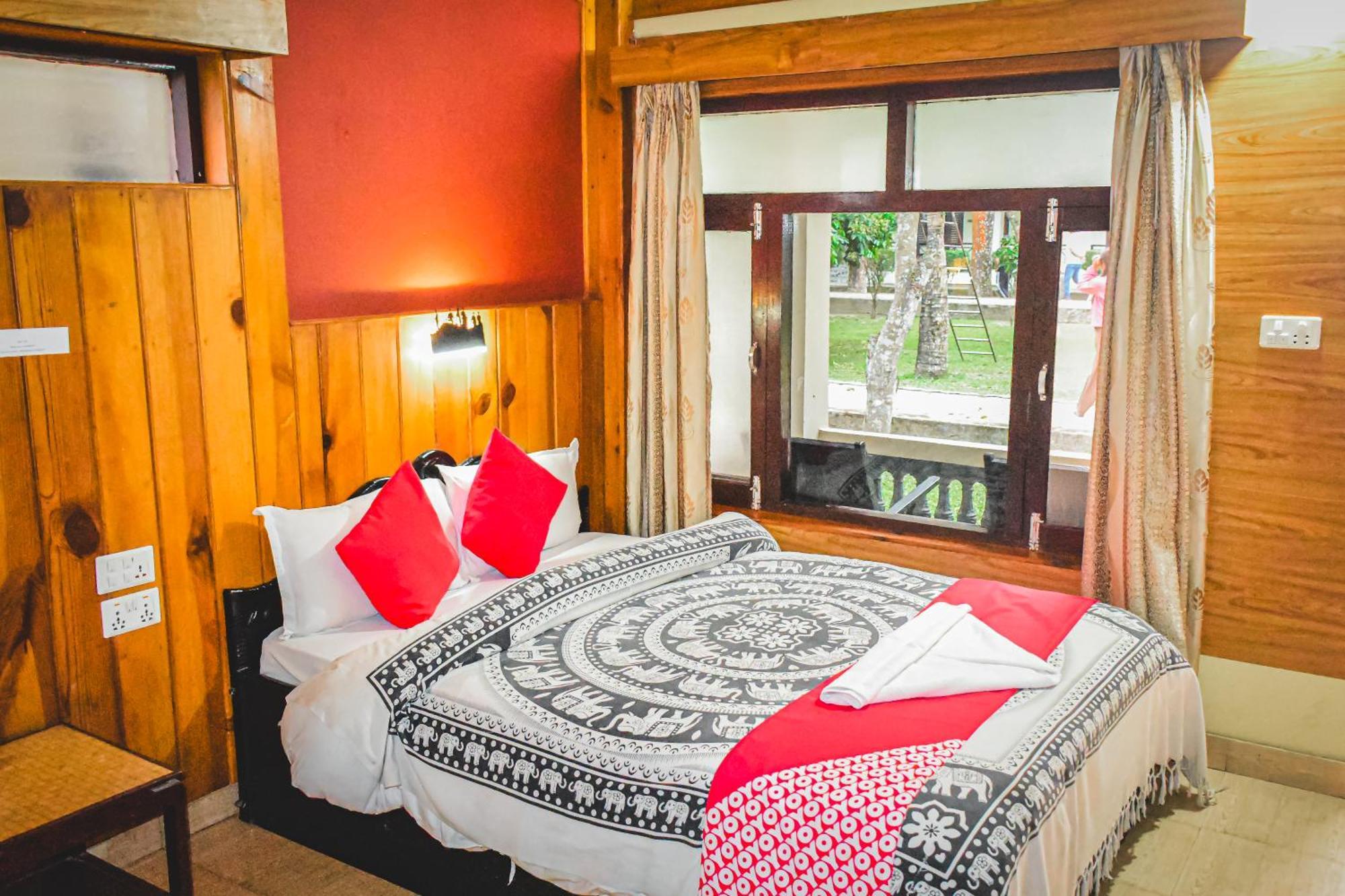 Chitwan Riverside Resort 索拉哈 外观 照片