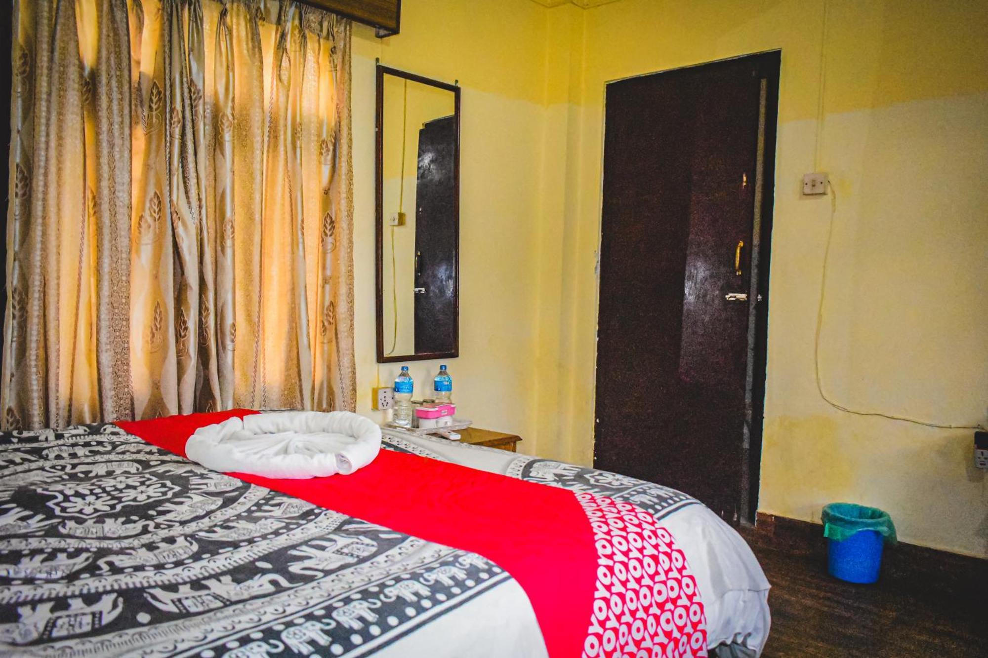 Chitwan Riverside Resort 索拉哈 外观 照片