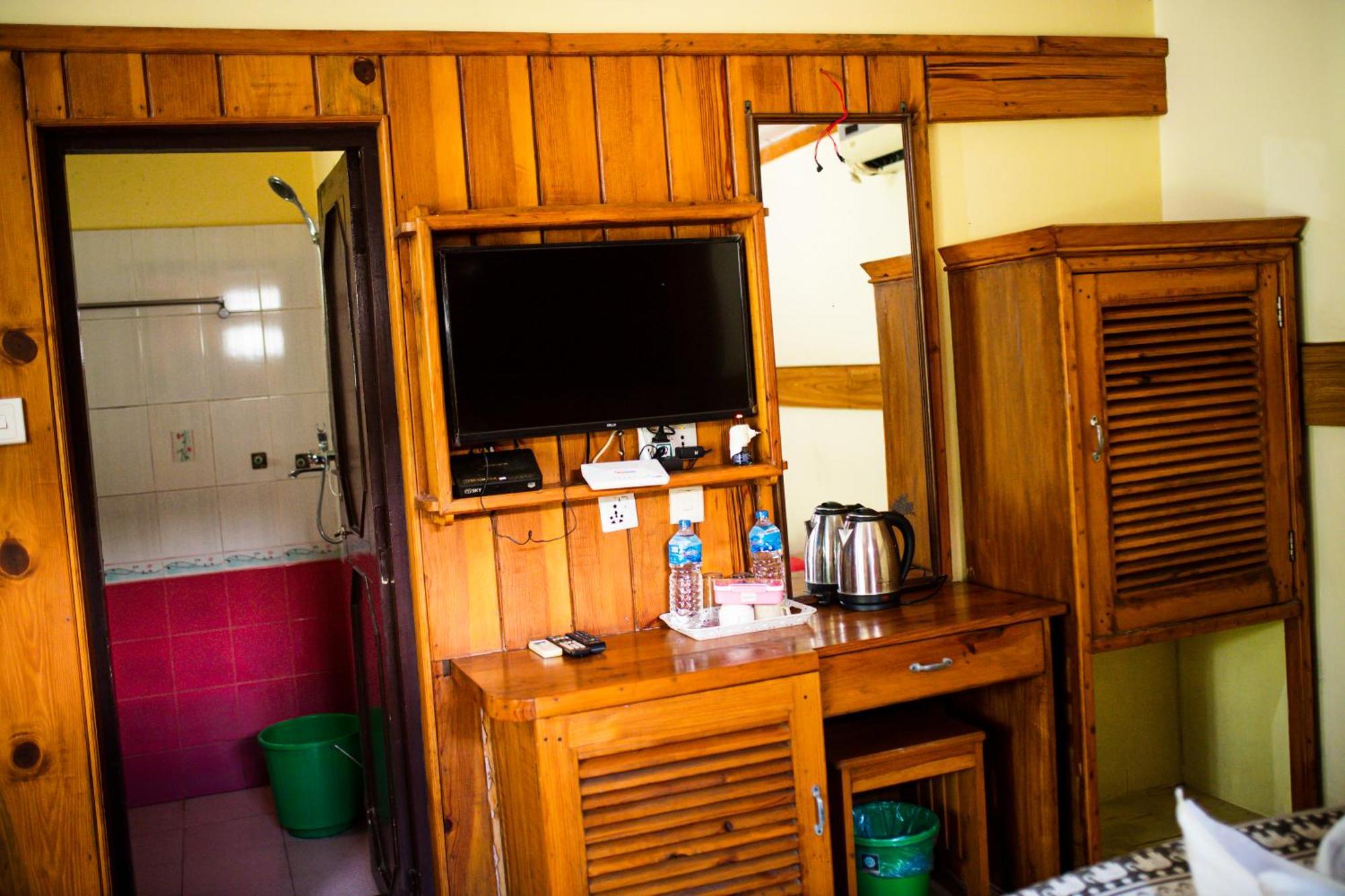 Chitwan Riverside Resort 索拉哈 外观 照片