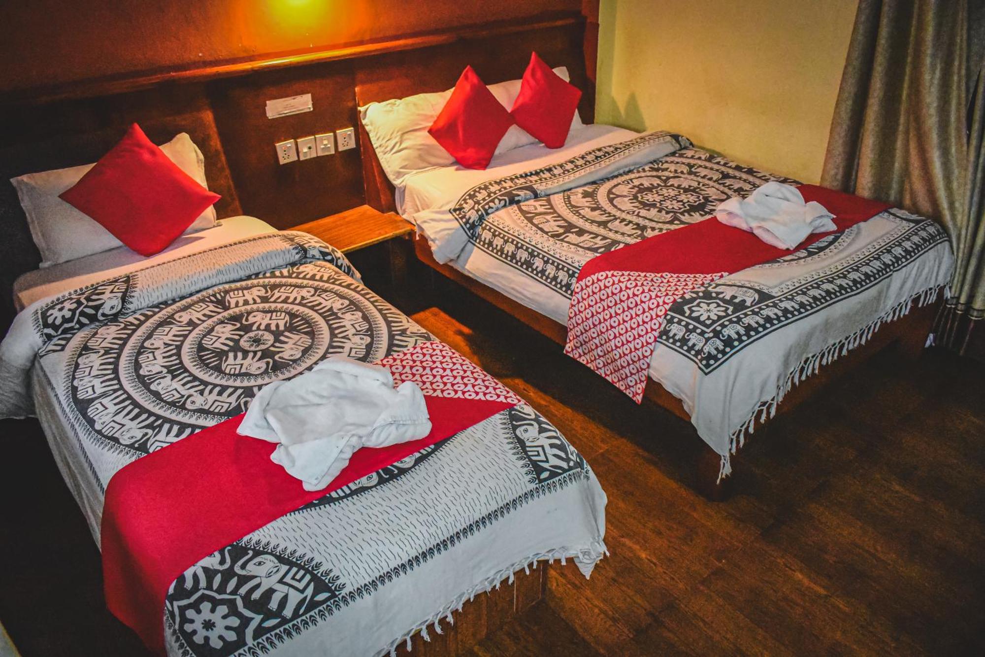 Chitwan Riverside Resort 索拉哈 外观 照片