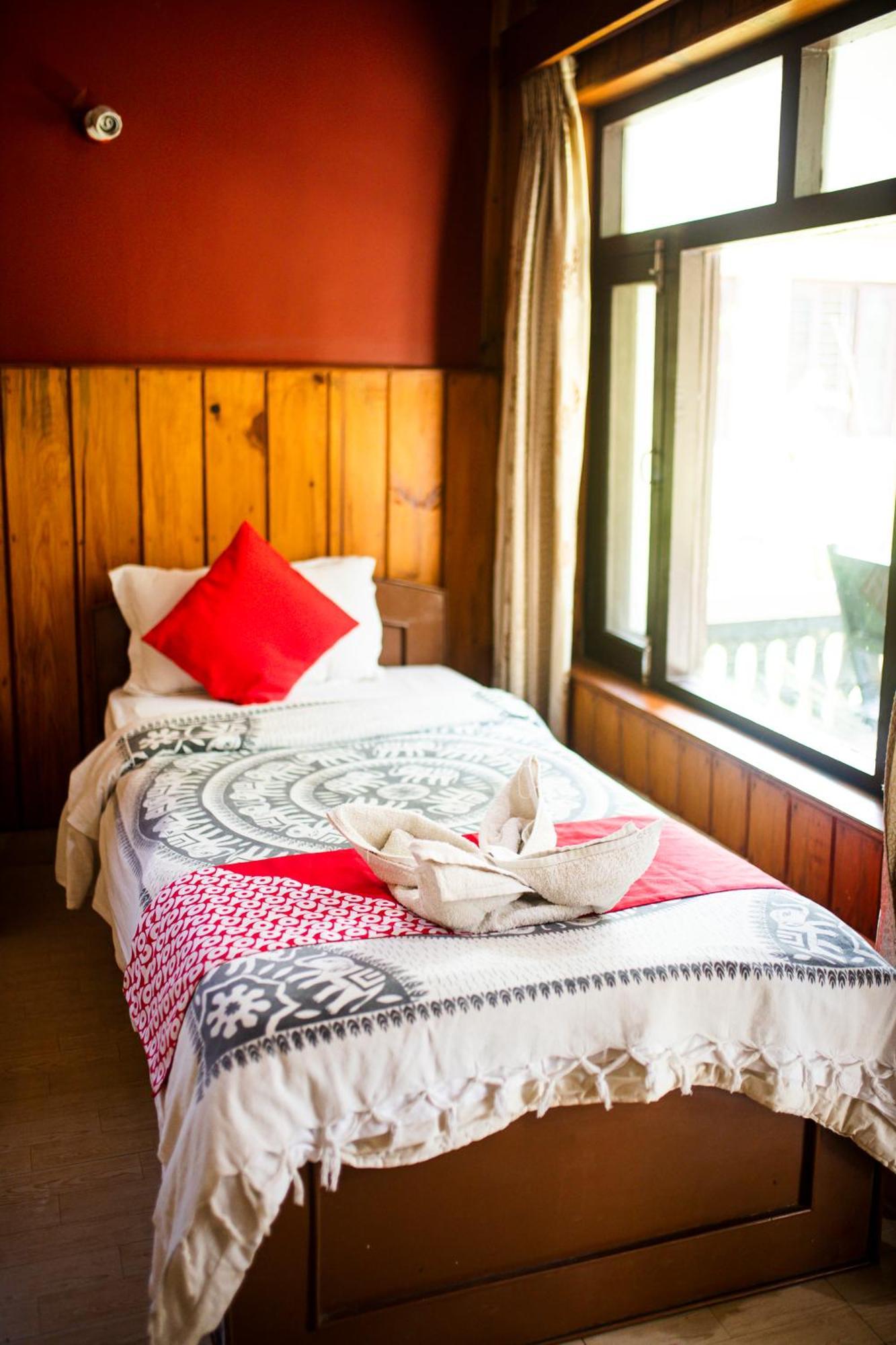Chitwan Riverside Resort 索拉哈 外观 照片
