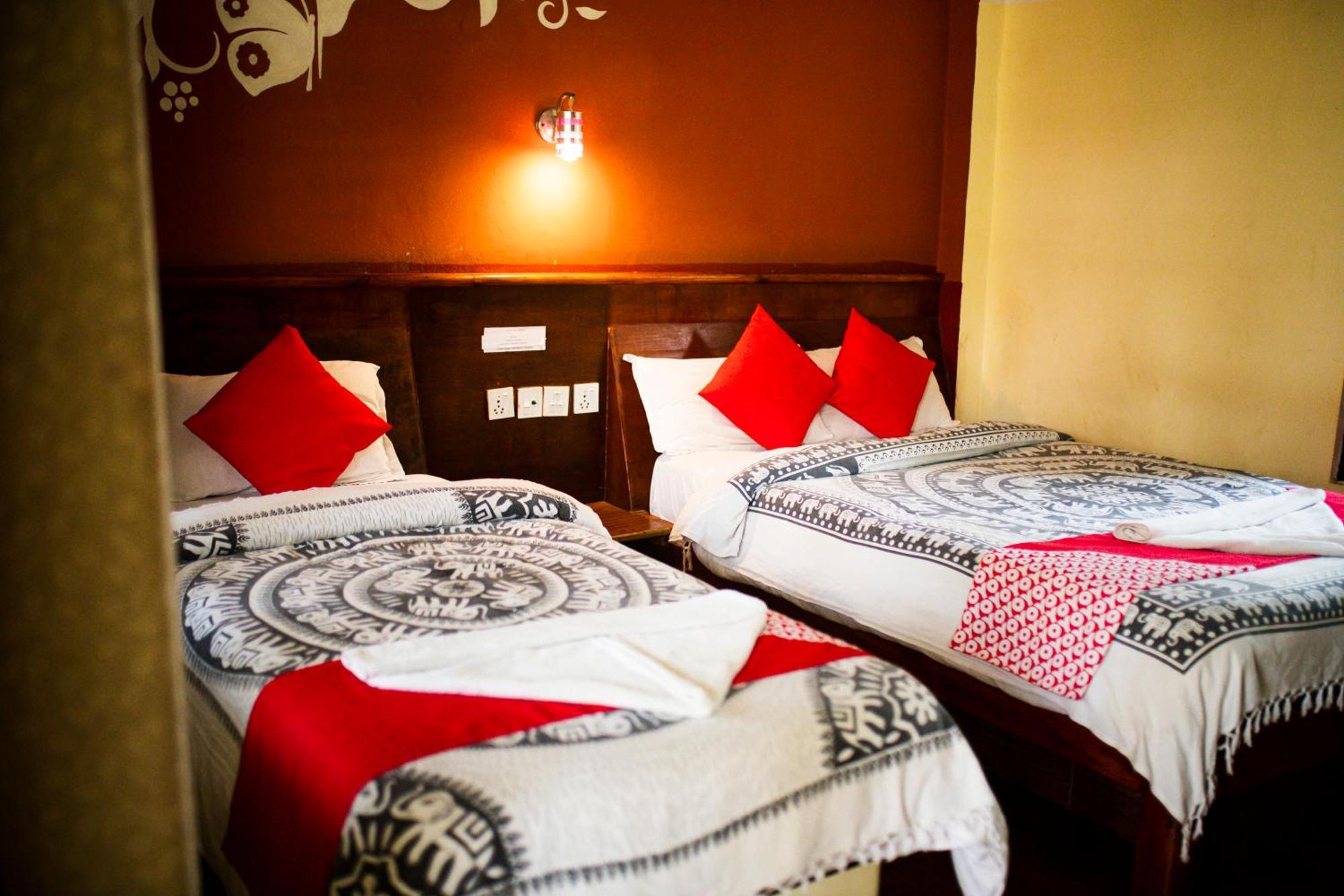 Chitwan Riverside Resort 索拉哈 外观 照片