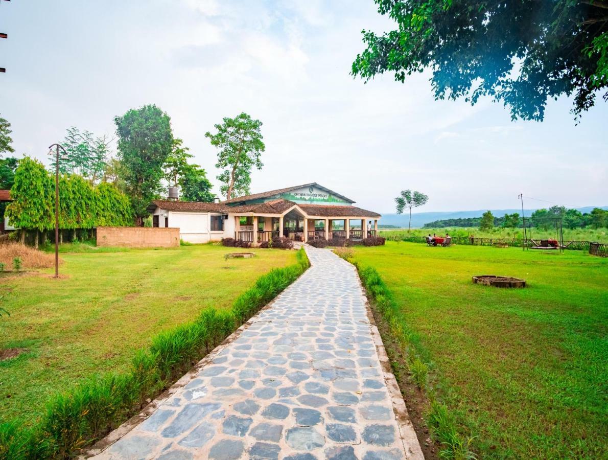 Chitwan Riverside Resort 索拉哈 外观 照片