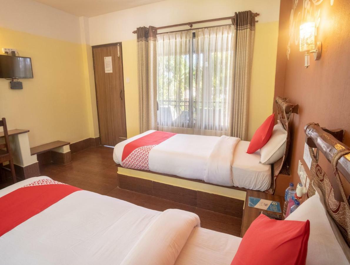 Chitwan Riverside Resort 索拉哈 外观 照片