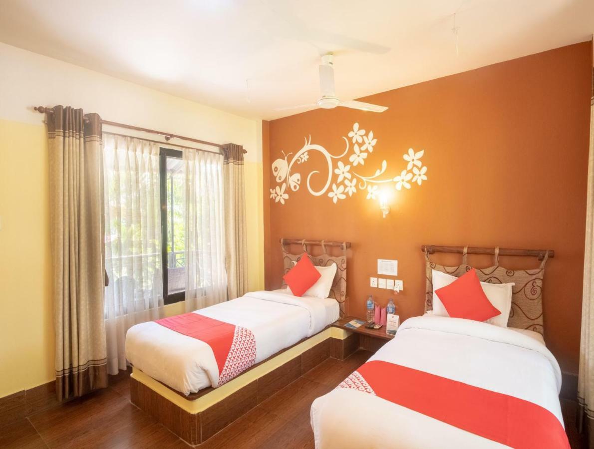 Chitwan Riverside Resort 索拉哈 外观 照片