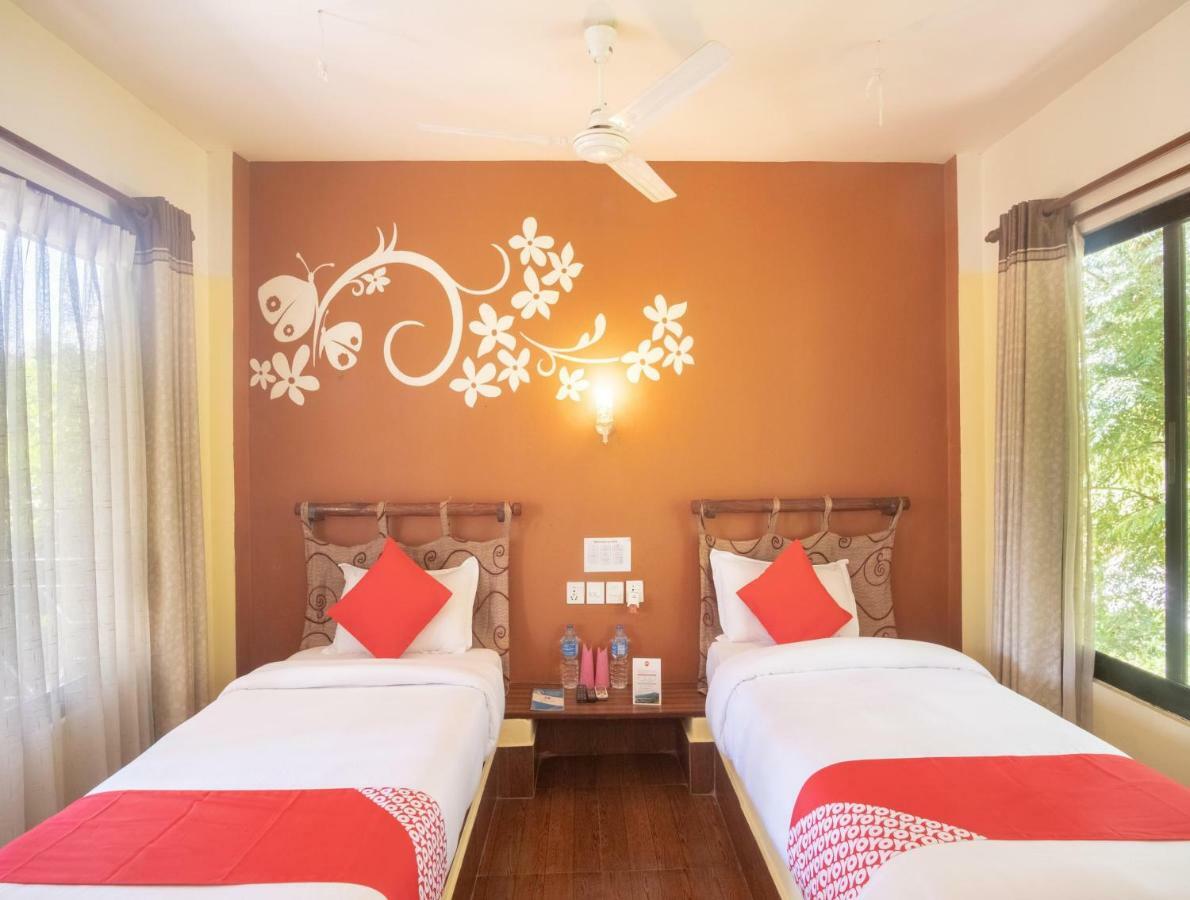 Chitwan Riverside Resort 索拉哈 外观 照片