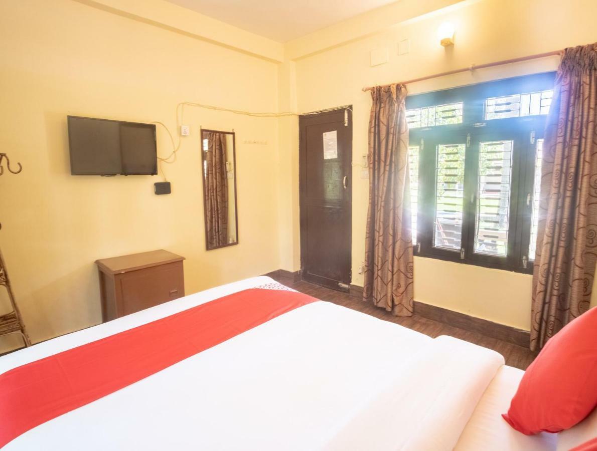 Chitwan Riverside Resort 索拉哈 外观 照片